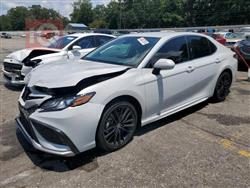 تۆیۆتا کامری